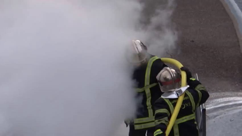 Intervention des Pompiers sur véhicule en feu episode artwork